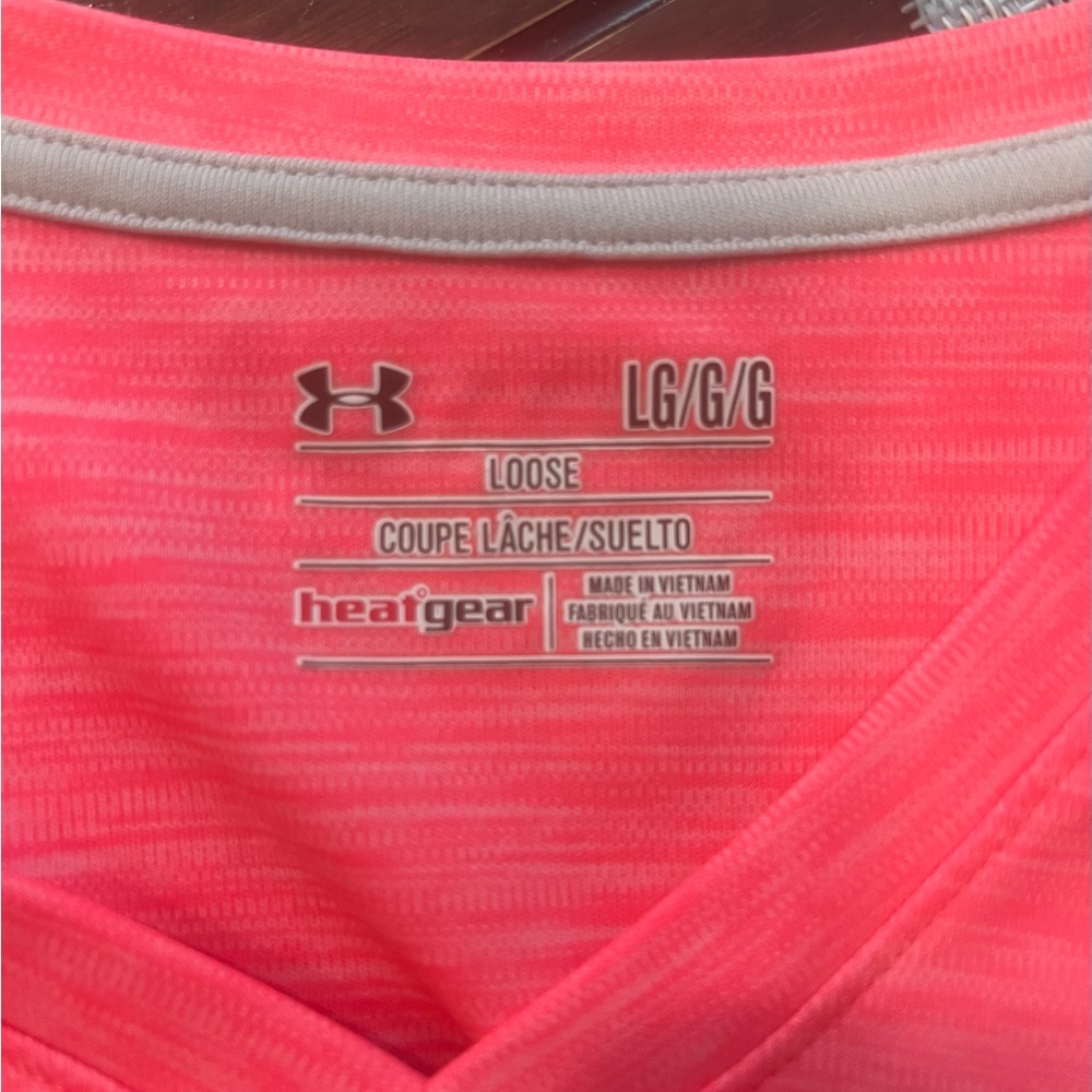 Under Armour Women's Coral Heat Gear Loose Fit V-Neck Short Sleeve Tee - Picture 4 of 5